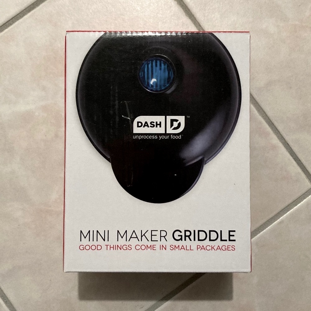 NWOT DASH Mini Griddle Electric